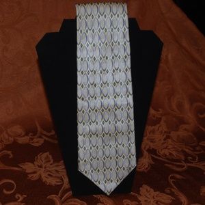 RoundTree & York 100% silk hand sewn tie